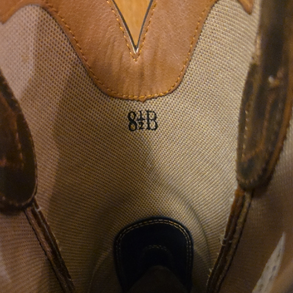 ‼️WORN ONE TIME‼️Ariat Women's 8.5B Med. Brown w/pink stitching. Square toe. - Picture 13 of 16